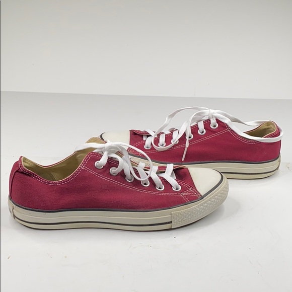 maroon chuck taylors low